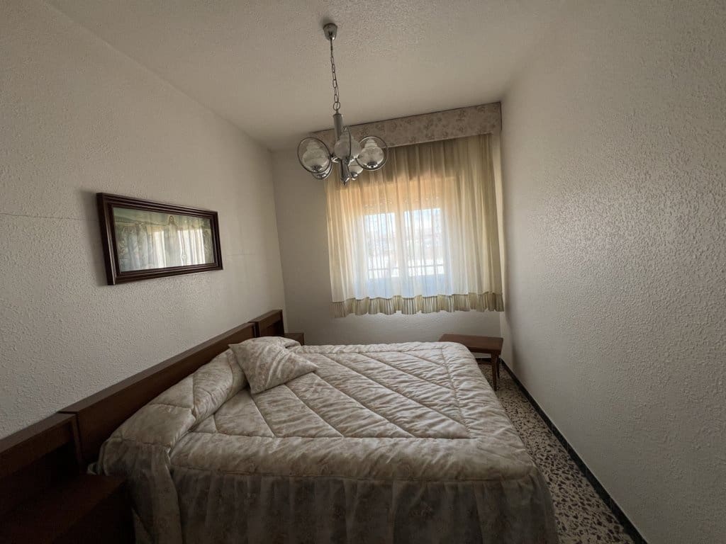 4 bedroom Townhouse for sale in Pinoso with pool - € 105,000 (Ref: 8669107)