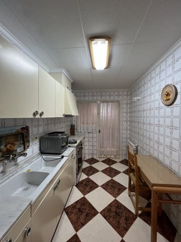 4 bedroom Townhouse for sale in Pinoso with pool - € 105,000 (Ref: 8669107)