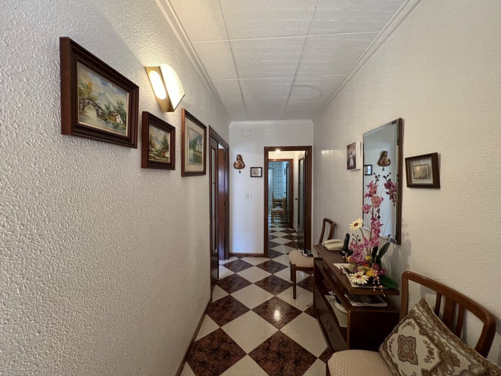 4 bedroom Townhouse for sale in Pinoso with pool - € 105,000 (Ref: 8669107)