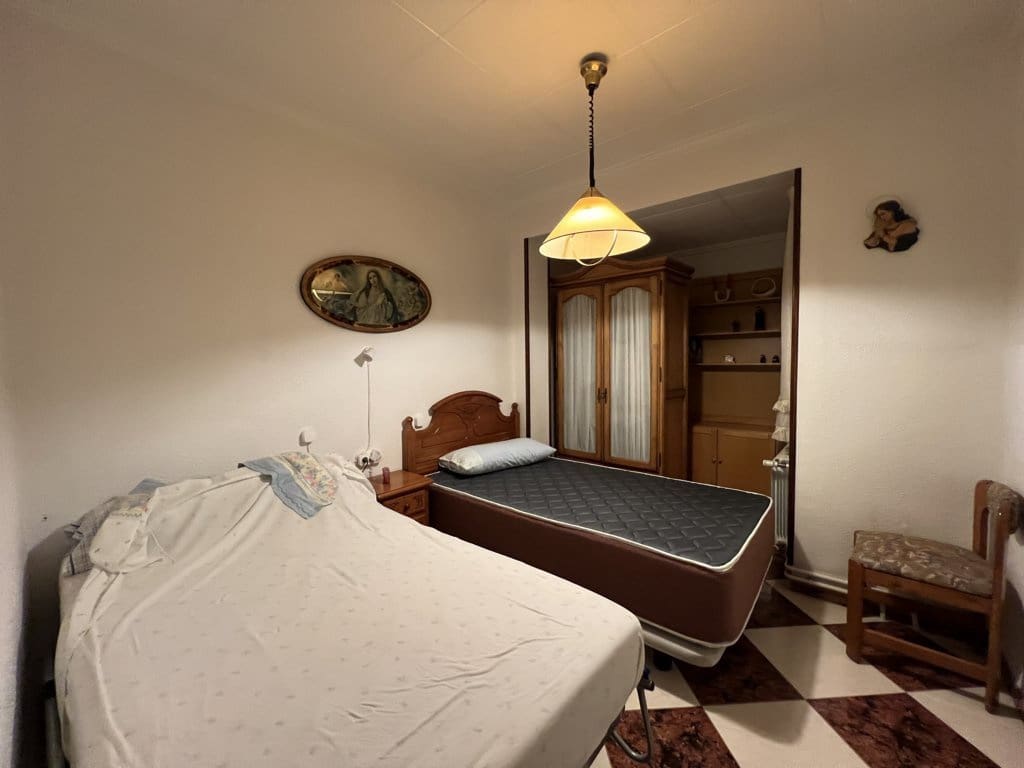 4 bedroom Townhouse for sale in Pinoso with pool - € 105,000 (Ref: 8669107)