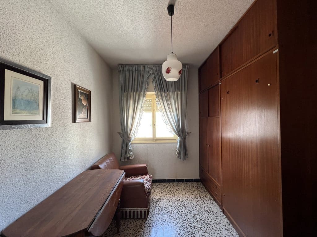 4 bedroom Townhouse for sale in Pinoso with pool - € 105,000 (Ref: 8669107)