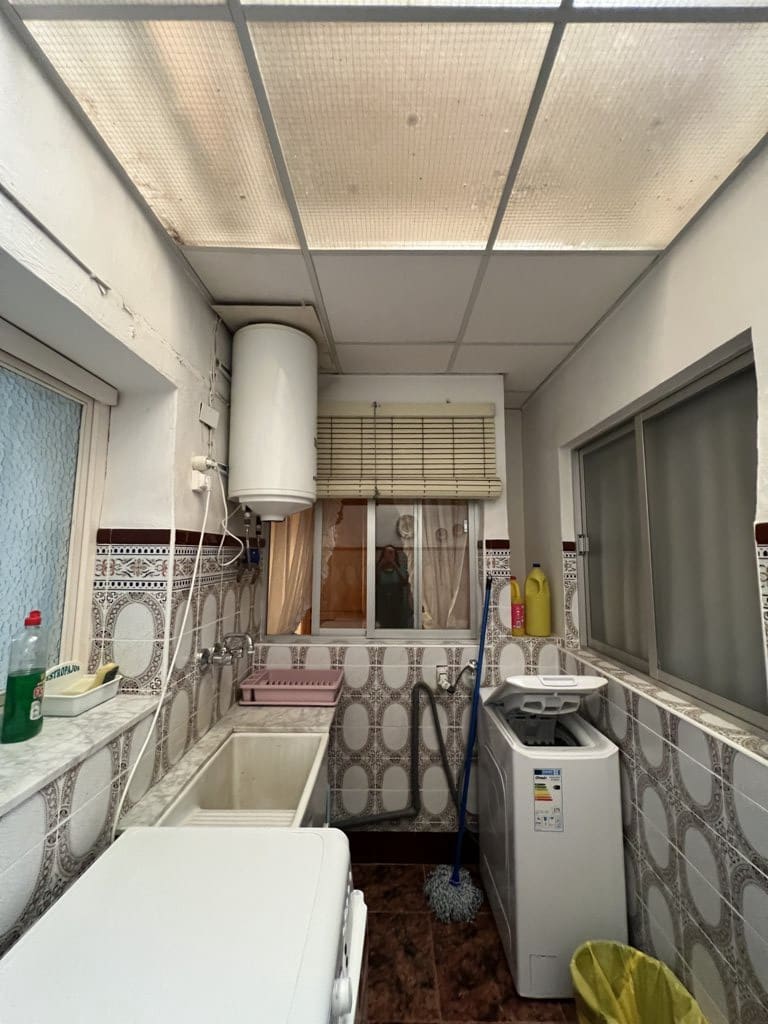 4 bedroom Townhouse for sale in Pinoso with pool - € 105,000 (Ref: 8669107)