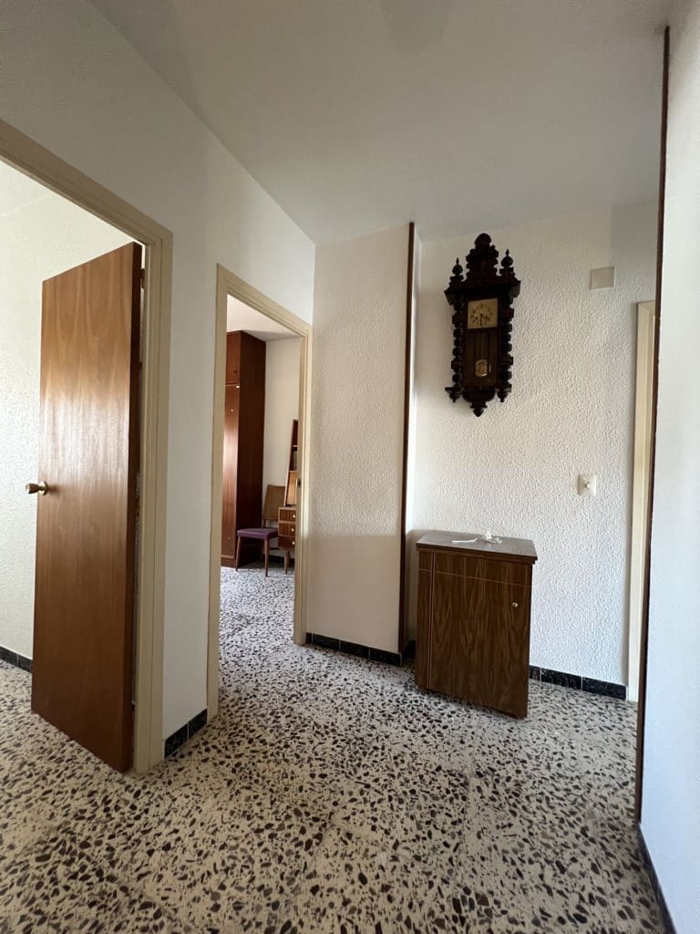 4 bedroom Townhouse for sale in Pinoso with pool - € 105,000 (Ref: 8669107)