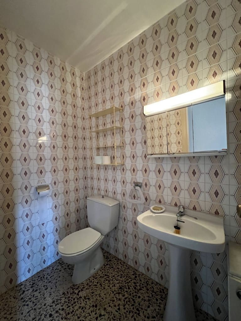 4 bedroom Townhouse for sale in Pinoso with pool - € 105,000 (Ref: 8669107)