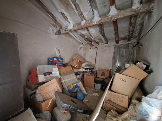 Omakotitalo myytävänä paikassa Monóvar / Monóver mukana uima-altaan - 9 999 € (Ref: 8671354)