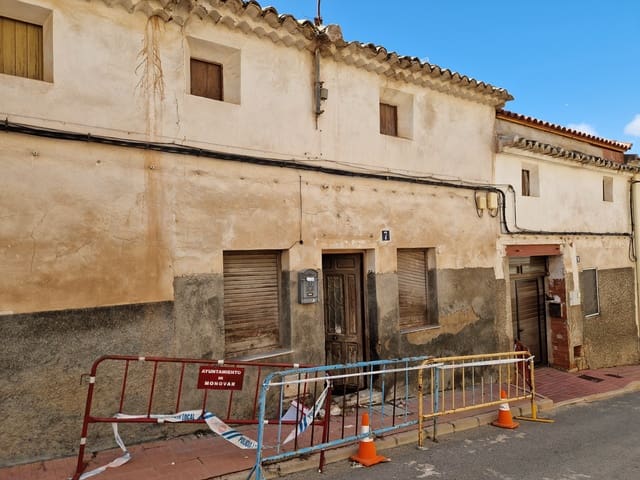 Hus til salgs i Monóvar / Monóver med svømmebasseng - € 9 999 (Ref: 8671354)
