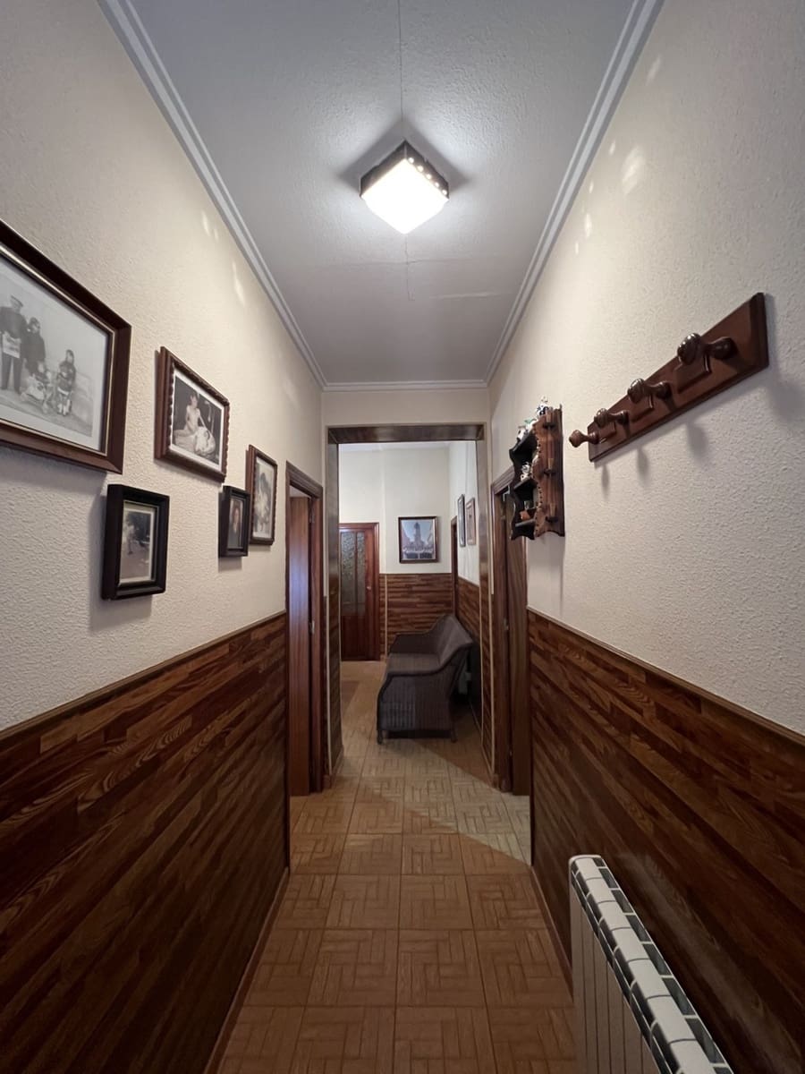 6 bedroom Townhouse for sale in Pinoso with pool - € 155,000 (Ref: 8757010)