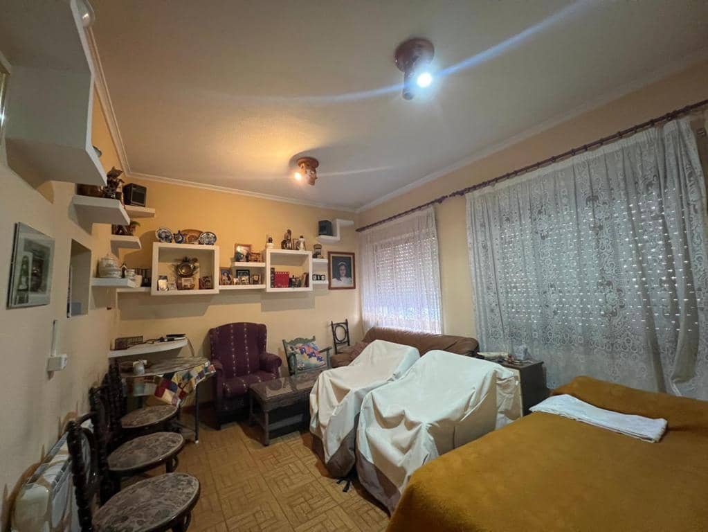 6 bedroom Townhouse for sale in Pinoso with pool - € 155,000 (Ref: 8757010)