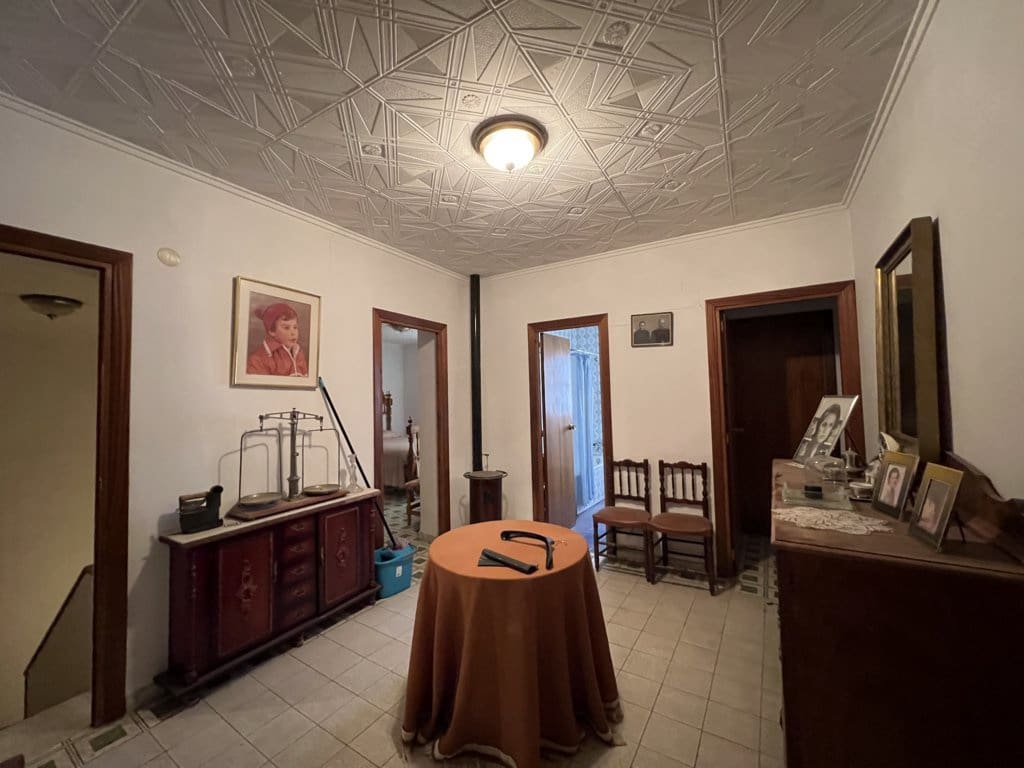 6 bedroom Townhouse for sale in Pinoso with pool - € 155,000 (Ref: 8757010)