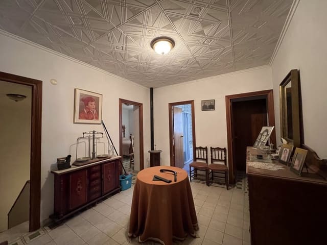 6 bedroom Townhouse for sale in Pinoso with pool - € 155,000 (Ref: 8757010)