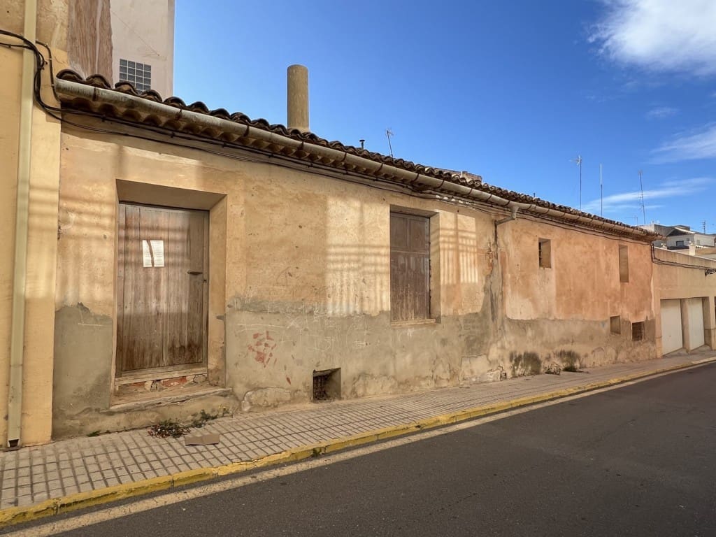 6 bedroom Townhouse for sale in Pinoso with pool - € 155,000 (Ref: 8757010)