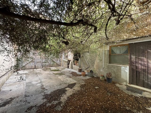 6 bedroom Townhouse for sale in Pinoso with pool - € 155,000 (Ref: 8757010)