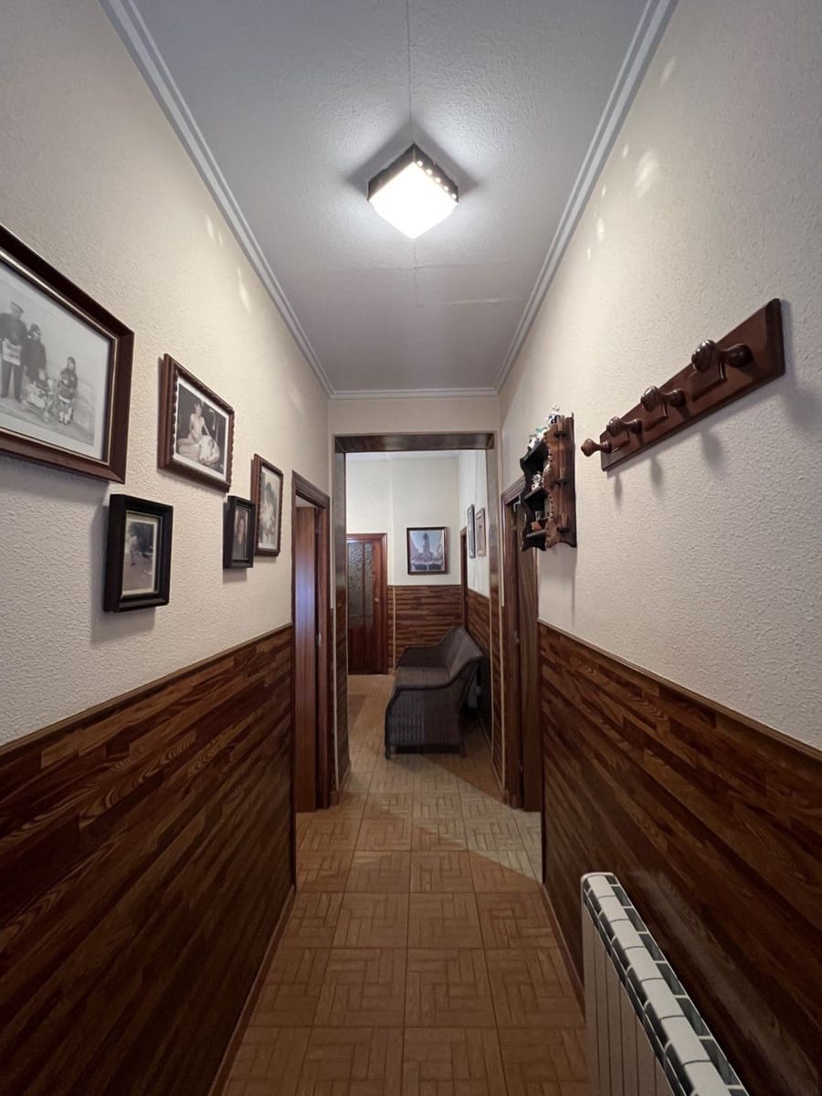 6 bedroom Townhouse for sale in Pinoso with pool - € 155,000 (Ref: 8757010)