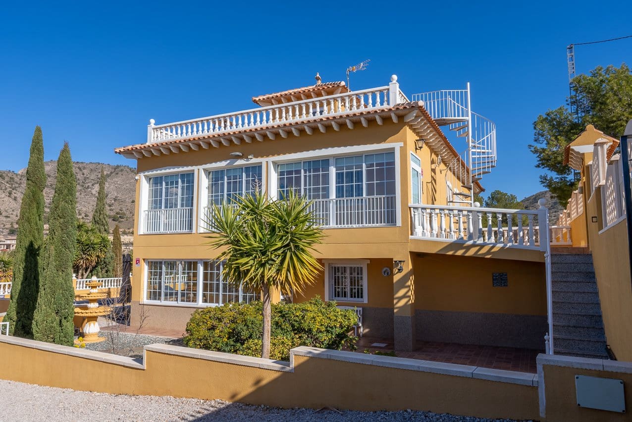 6 soverom Villa til salgs i Macisvenda med svømmebasseng - € 544 500 (Ref: 8787221)