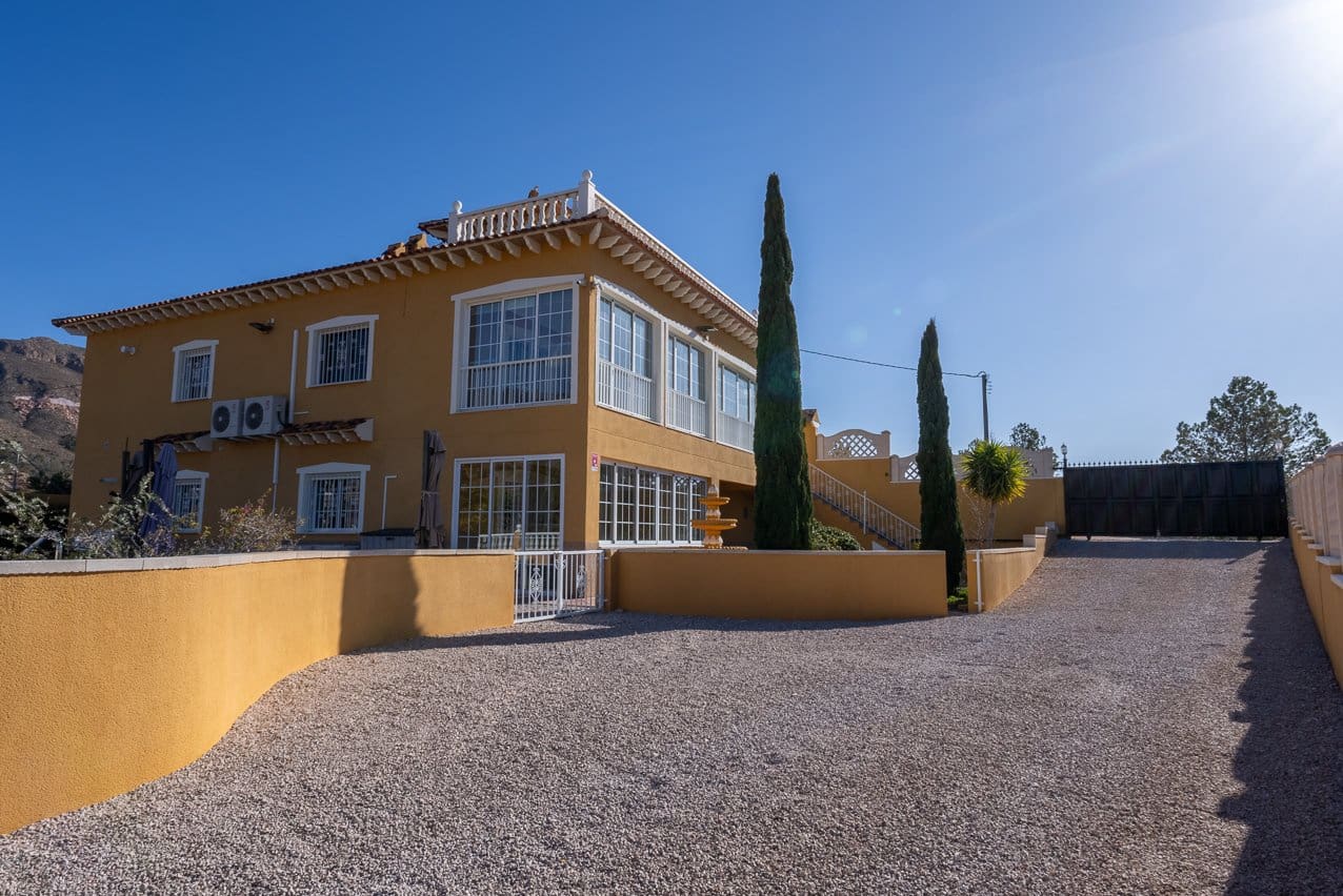 6 soverom Villa til salgs i Macisvenda med svømmebasseng - € 544 500 (Ref: 8787221)