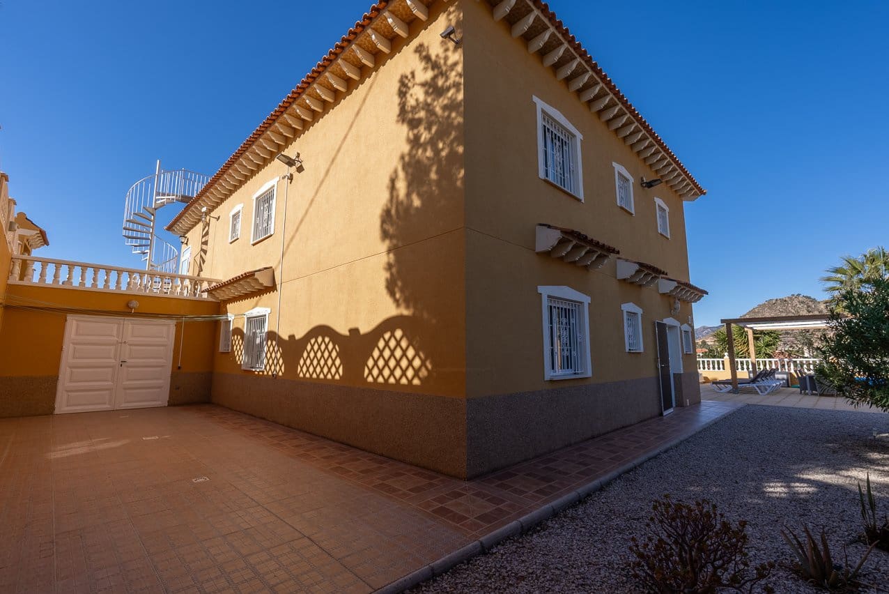 6 soverom Villa til salgs i Macisvenda med svømmebasseng - € 544 500 (Ref: 8787221)