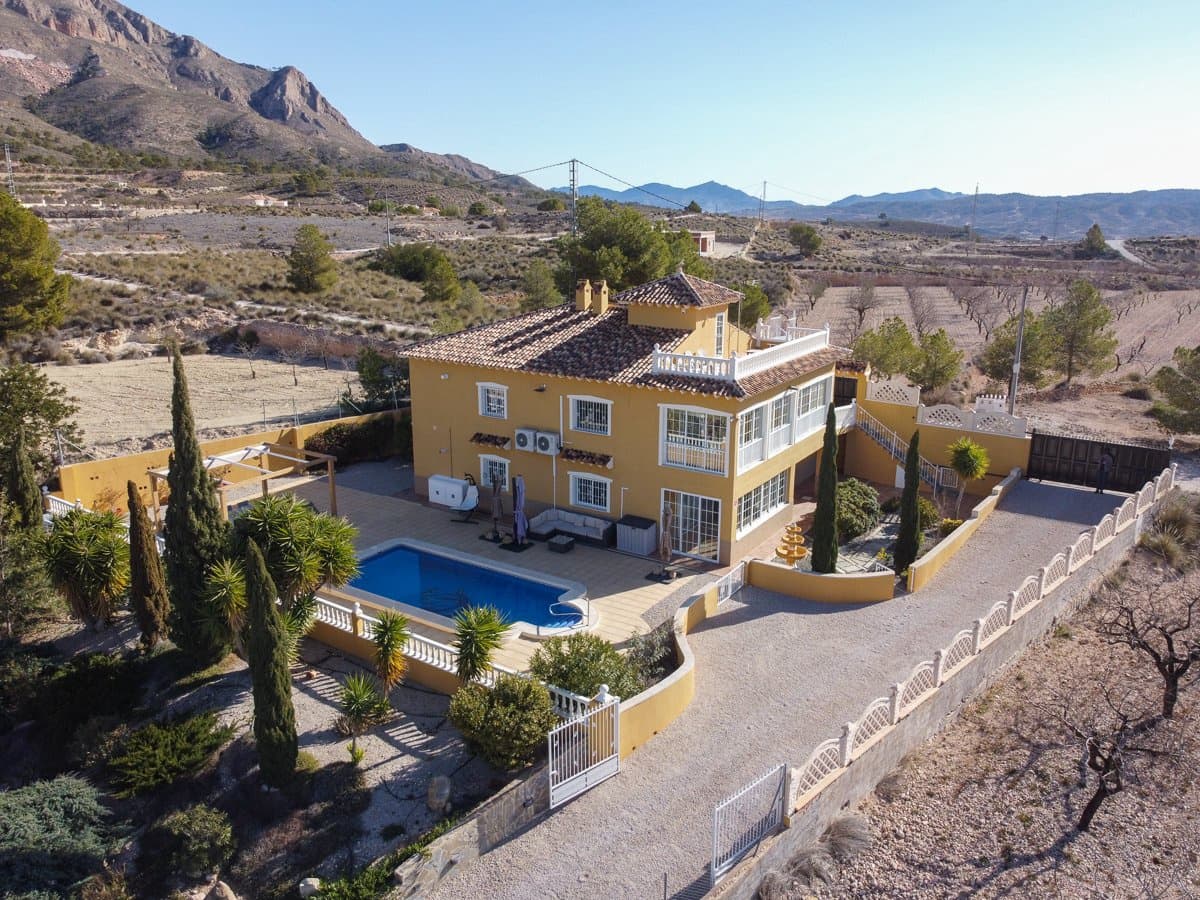 6 soverom Villa til salgs i Macisvenda med svømmebasseng - € 544 500 (Ref: 8787221)