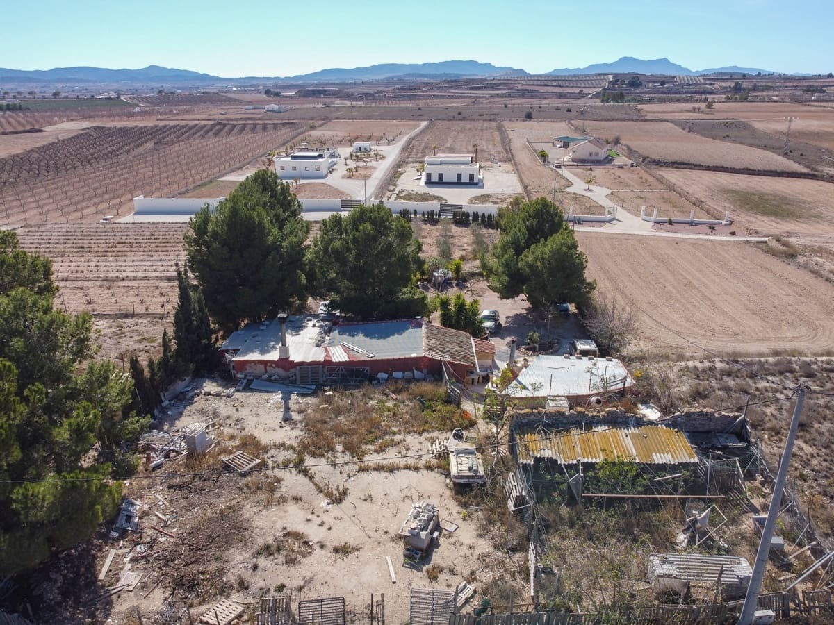 3 soveværelse Finca/Landehus til salg i Pinoso med swimmingpool - € 149.995 (Ref: 8841881)