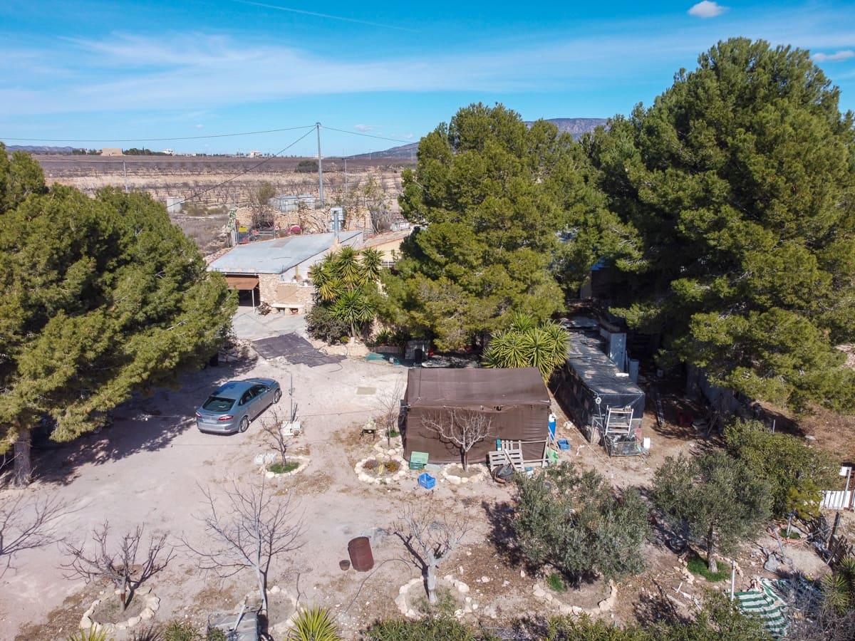 3 soveværelse Finca/Landehus til salg i Pinoso med swimmingpool - € 149.995 (Ref: 8841881)