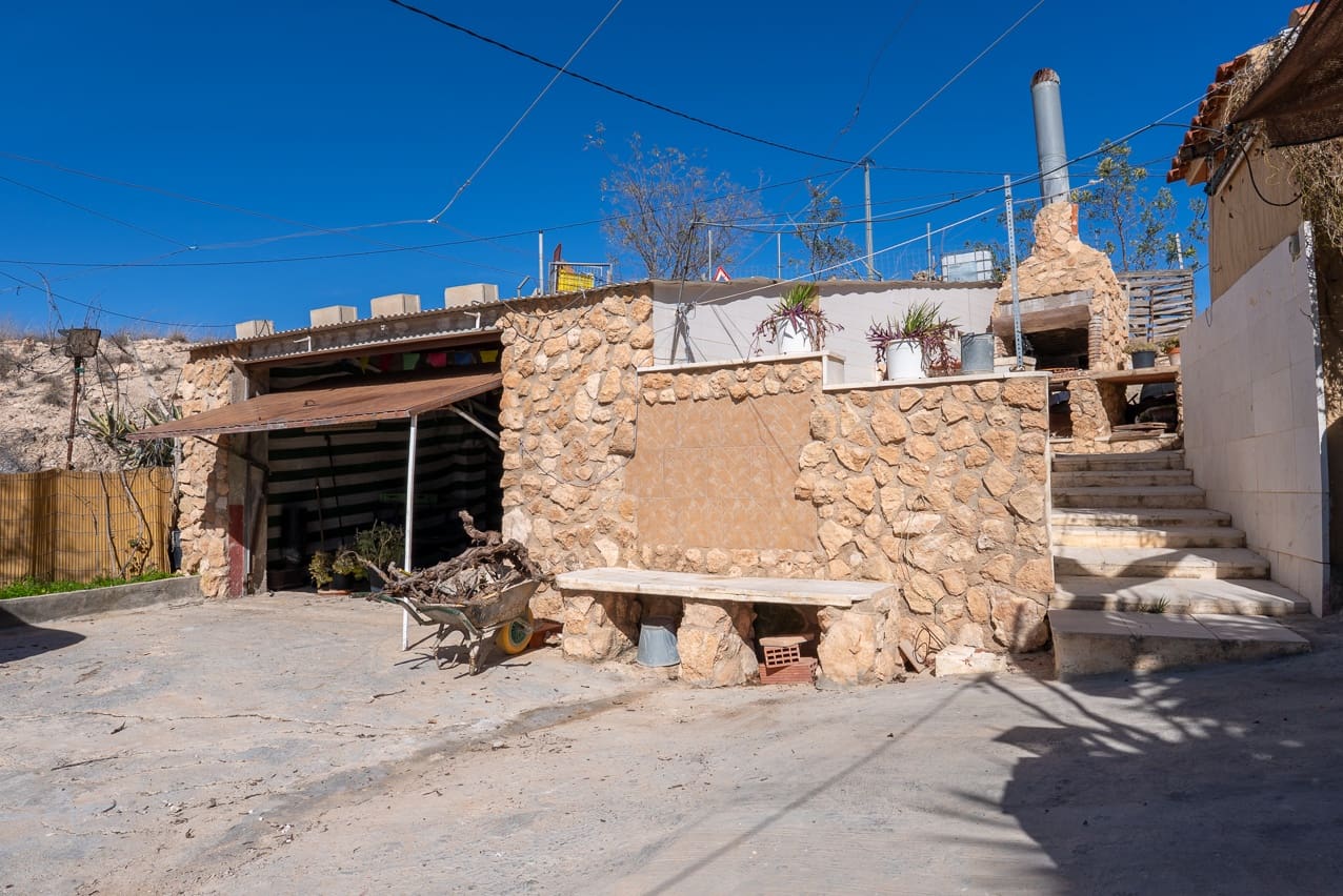 3 soveværelse Finca/Landehus til salg i Pinoso med swimmingpool - € 149.995 (Ref: 8841881)