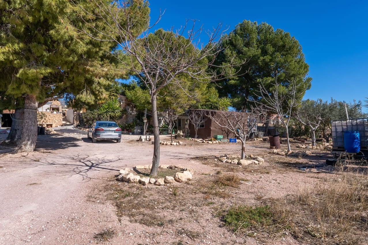 3 soveværelse Finca/Landehus til salg i Pinoso med swimmingpool - € 149.995 (Ref: 8841881)