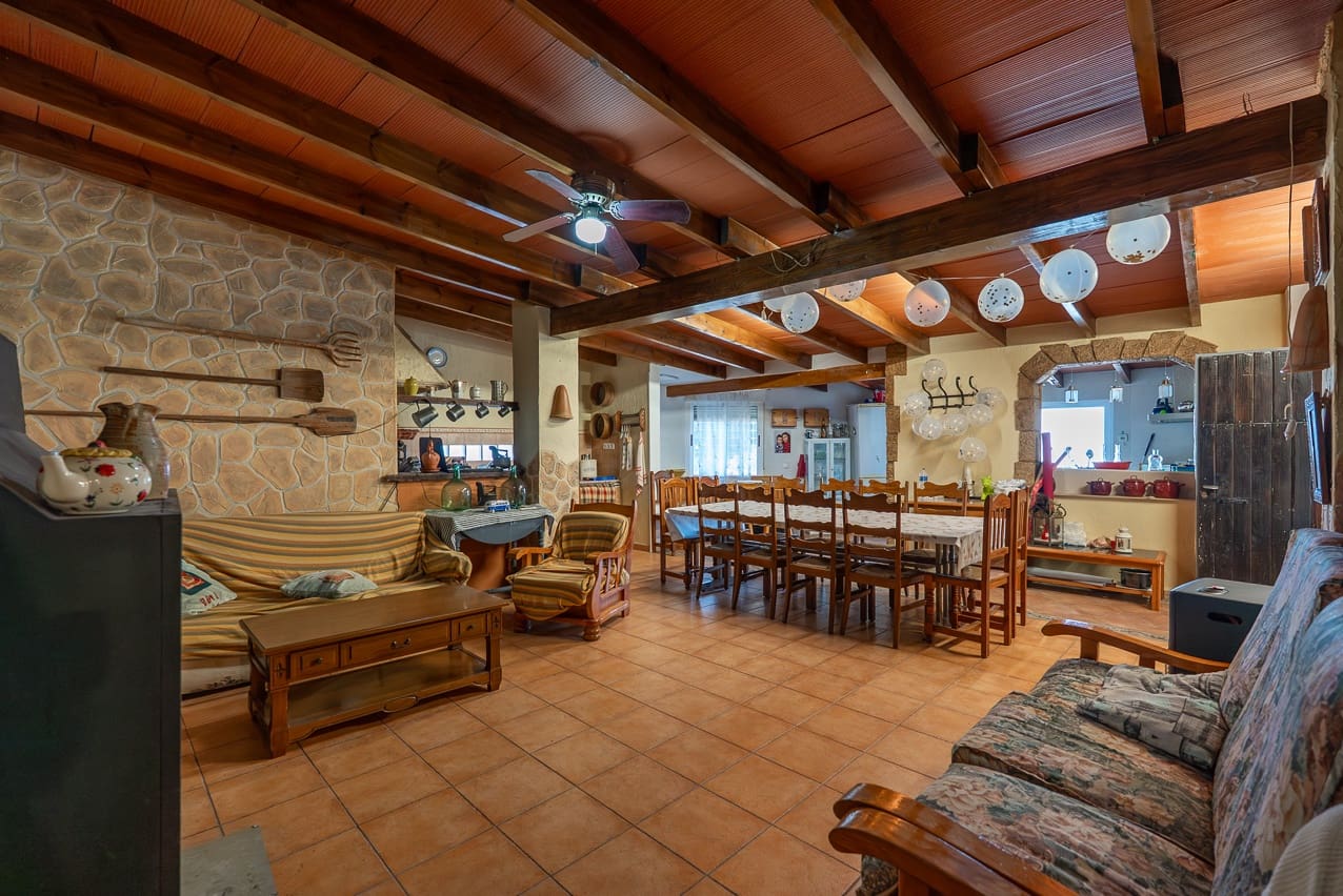 3 soveværelse Finca/Landehus til salg i Pinoso med swimmingpool - € 149.995 (Ref: 8841881)