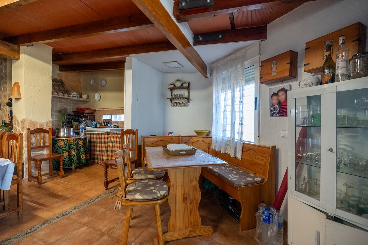 3 soveværelse Finca/Landehus til salg i Pinoso med swimmingpool - € 149.995 (Ref: 8841881)