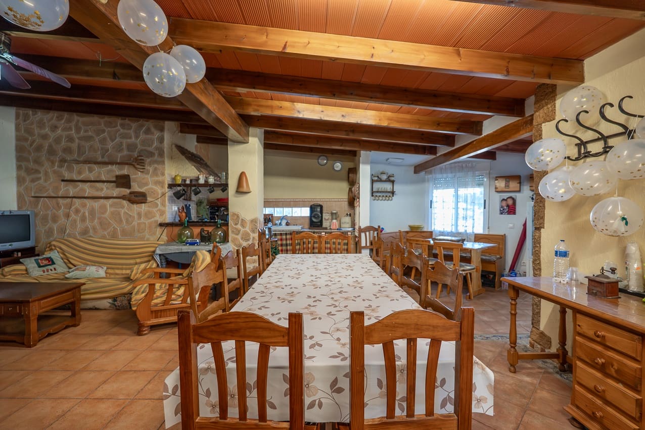 3 soveværelse Finca/Landehus til salg i Pinoso med swimmingpool - € 149.995 (Ref: 8841881)