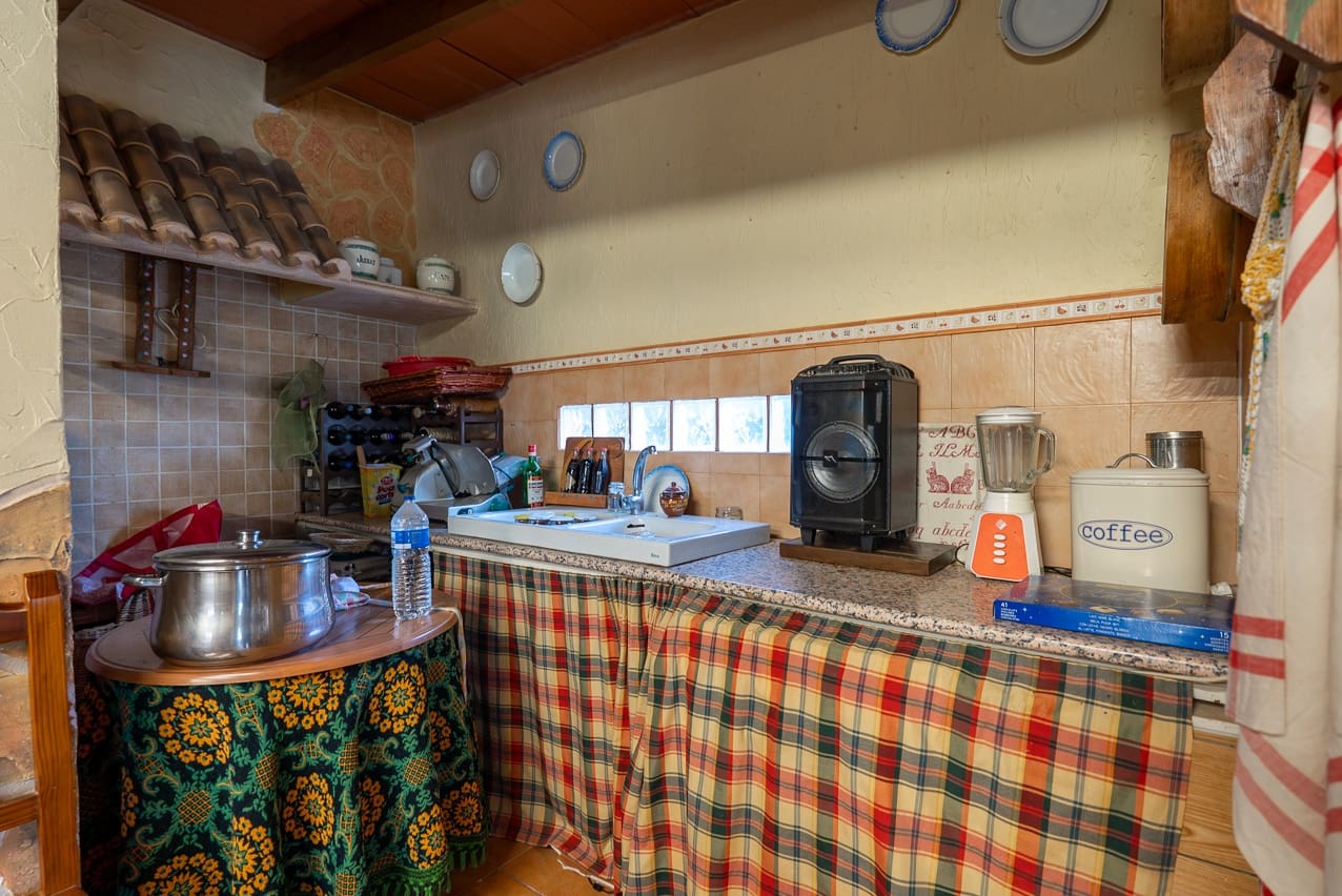 3 soveværelse Finca/Landehus til salg i Pinoso med swimmingpool - € 149.995 (Ref: 8841881)