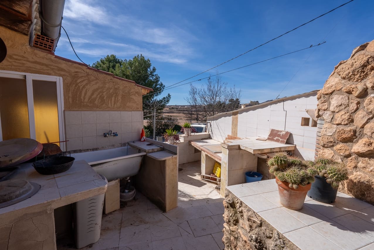 3 soveværelse Finca/Landehus til salg i Pinoso med swimmingpool - € 149.995 (Ref: 8841881)