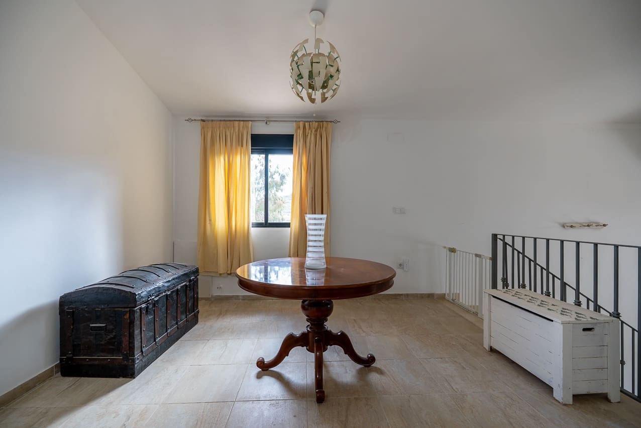 5 soveværelse Finca/Landehus til salg i Pinoso med swimmingpool - € 360.000 (Ref: 8887041)