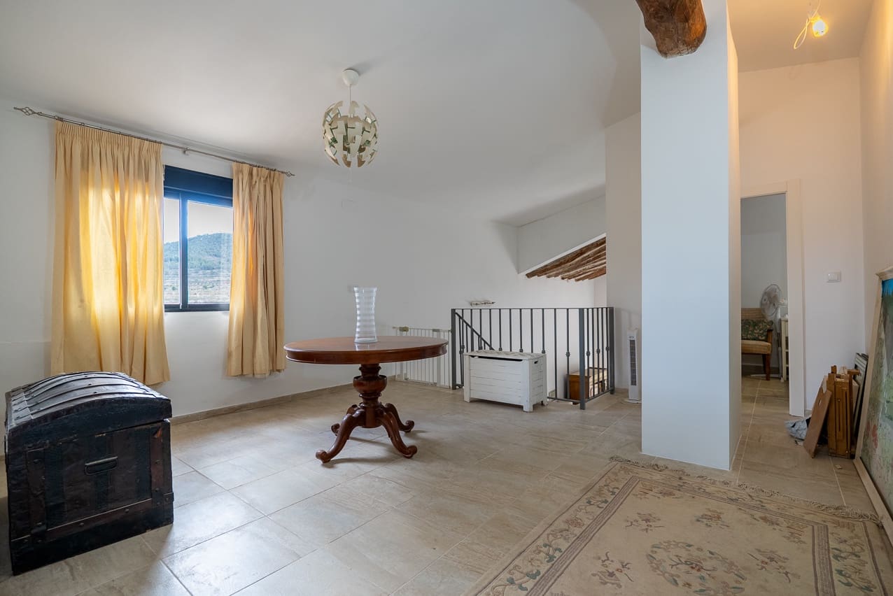 5 soveværelse Finca/Landehus til salg i Pinoso med swimmingpool - € 360.000 (Ref: 8887041)