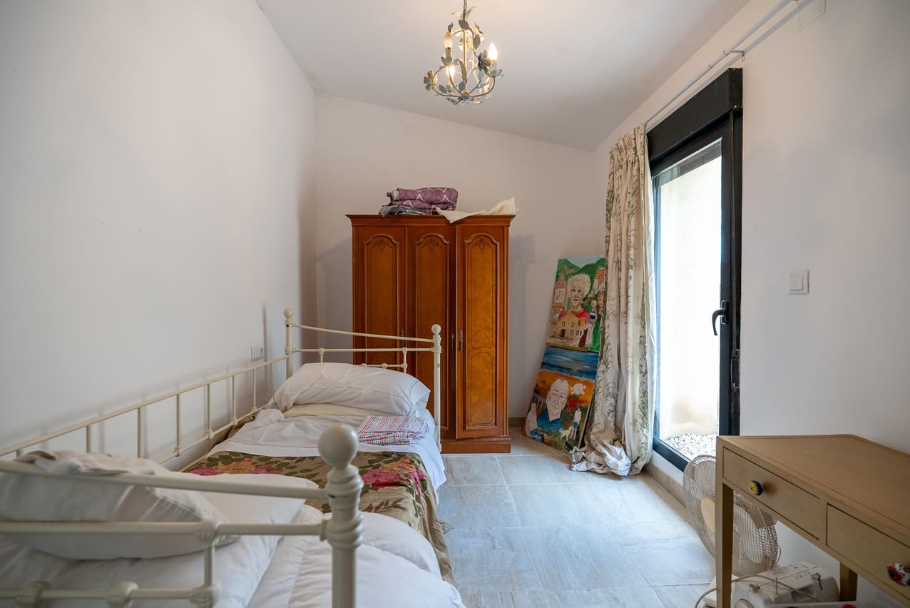 5 soveværelse Finca/Landehus til salg i Pinoso med swimmingpool - € 360.000 (Ref: 8887041)