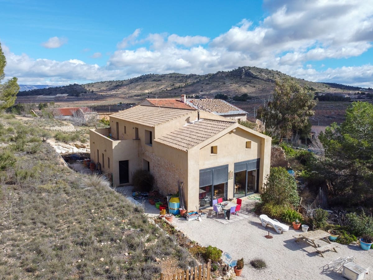 5 soveværelse Finca/Landehus til salg i Pinoso med swimmingpool - € 360.000 (Ref: 8887041)