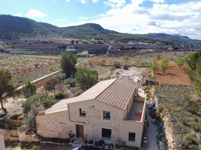 5 soveværelse Finca/Landehus til salg i Pinoso med swimmingpool - € 360.000 (Ref: 8887041)