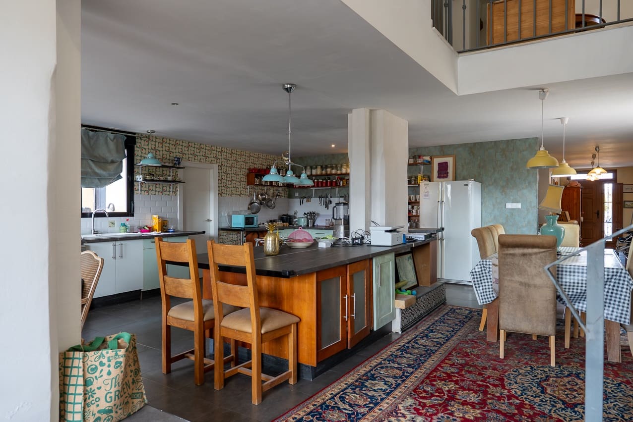 5 soveværelse Finca/Landehus til salg i Pinoso med swimmingpool - € 360.000 (Ref: 8887041)