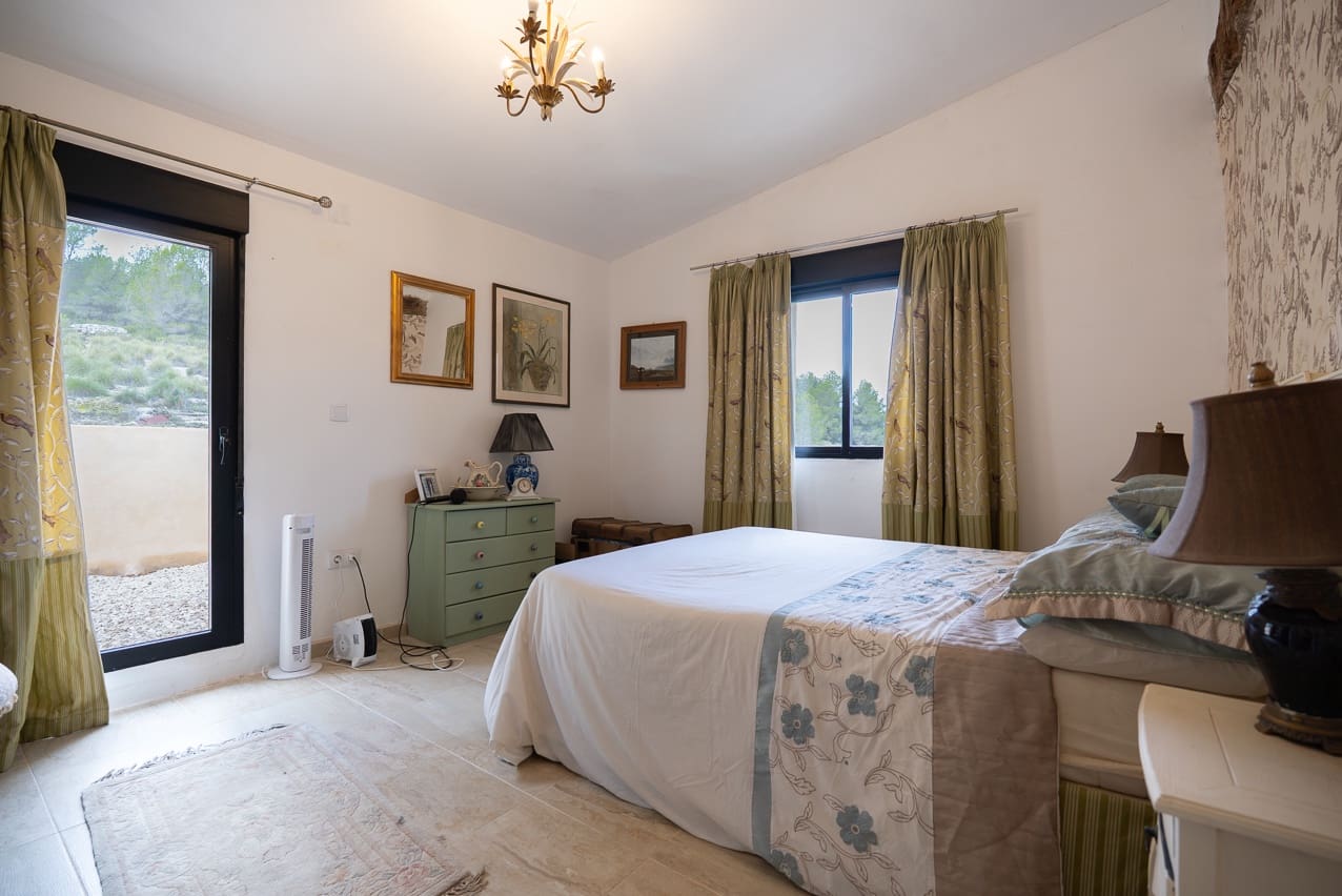 5 soveværelse Finca/Landehus til salg i Pinoso med swimmingpool - € 360.000 (Ref: 8887041)