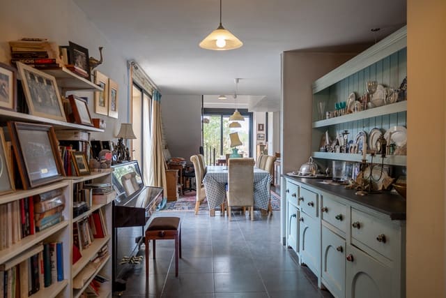 5 soveværelse Finca/Landehus til salg i Pinoso med swimmingpool - € 360.000 (Ref: 8887041)