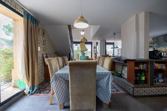 5 soveværelse Finca/Landehus til salg i Pinoso med swimmingpool - € 360.000 (Ref: 8887041)