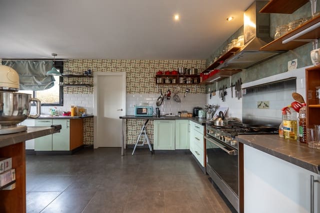 5 soveværelse Finca/Landehus til salg i Pinoso med swimmingpool - € 360.000 (Ref: 8887041)