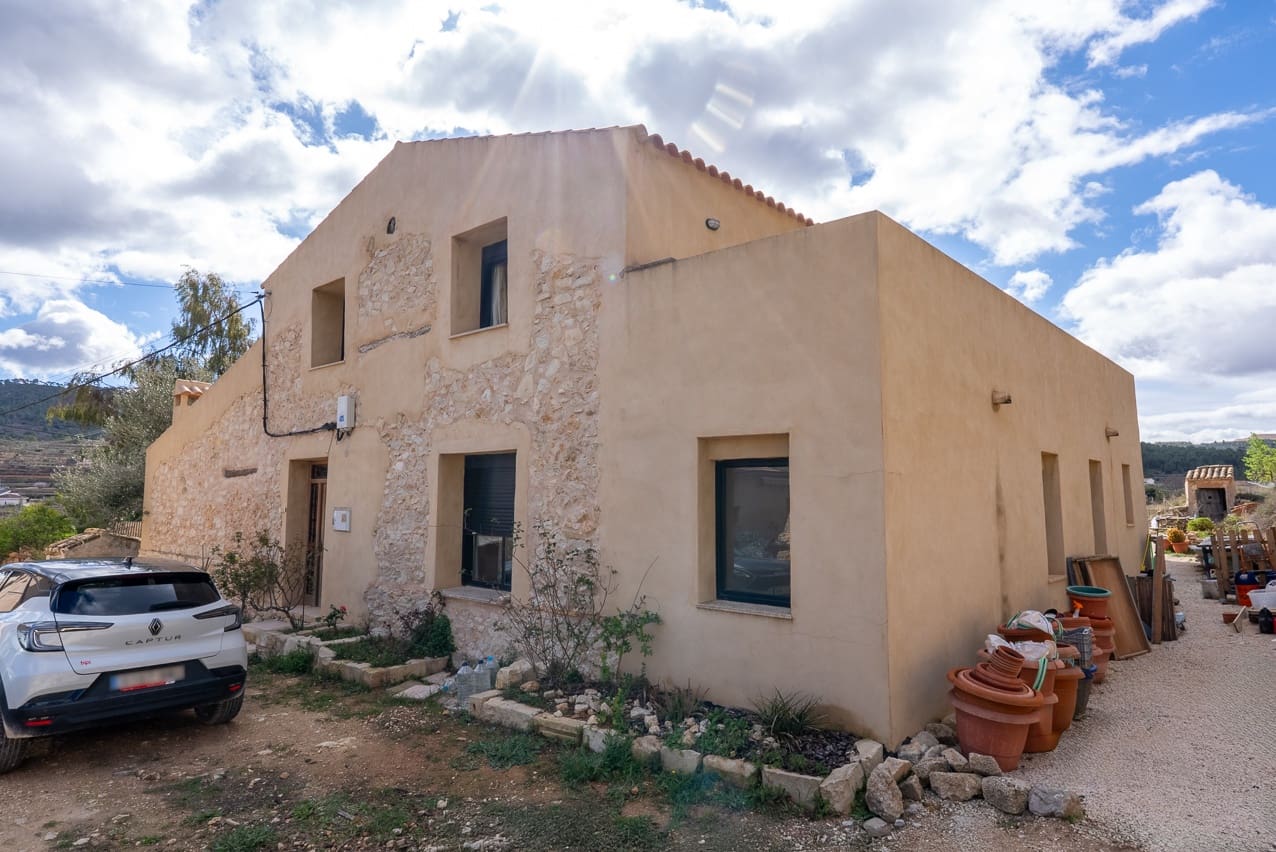 5 soveværelse Finca/Landehus til salg i Pinoso med swimmingpool - € 360.000 (Ref: 8887041)