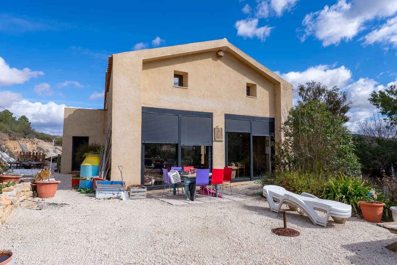 5 soveværelse Finca/Landehus til salg i Pinoso med swimmingpool - € 360.000 (Ref: 8887041)