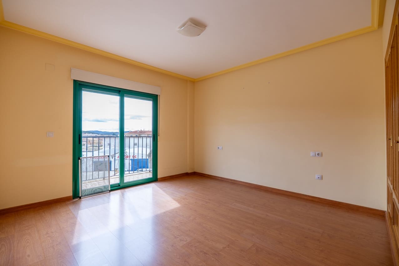 3 soveværelse Lejlighed til salg i Pinoso med swimmingpool - € 170.000 (Ref: 8895576)