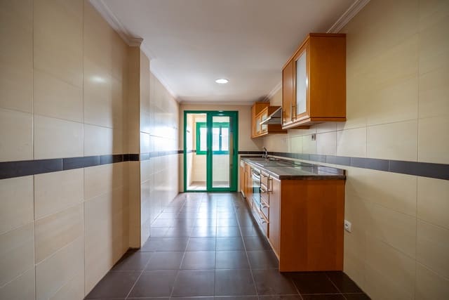 3 quarto Apartamento para venda em Pinoso com piscina - 170 000 € (Ref: 8895576)