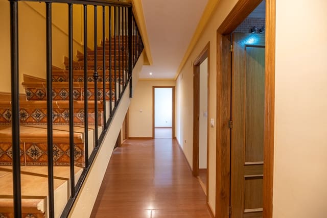 3 quarto Apartamento para venda em Pinoso com piscina - 170 000 € (Ref: 8895576)