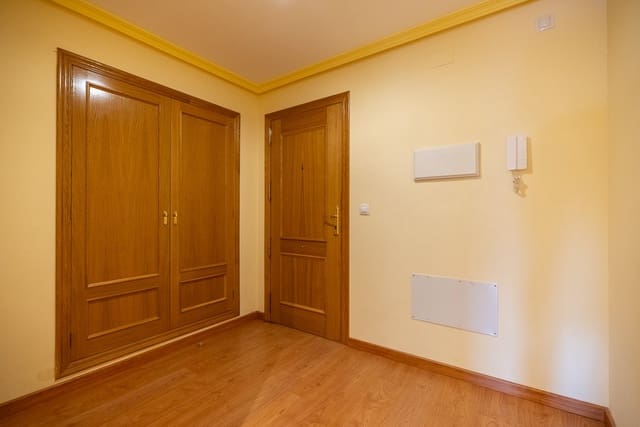 3 Zimmer Apartment zu verkaufen in Pinoso mit Pool - 170.000 € (Ref: 8895576)