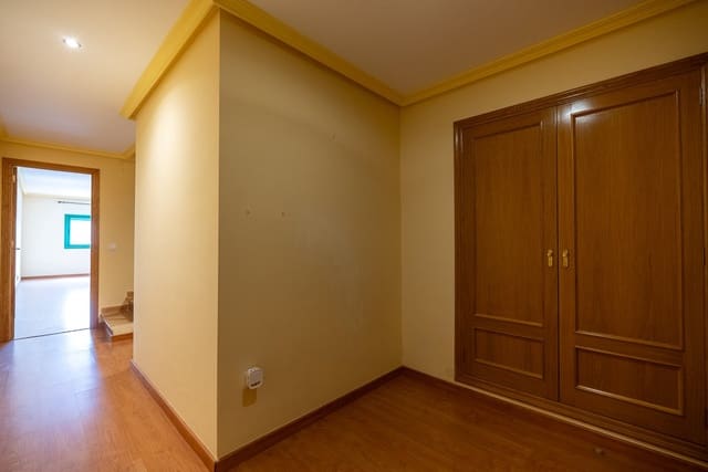 3 Zimmer Apartment zu verkaufen in Pinoso mit Pool - 170.000 € (Ref: 8895576)