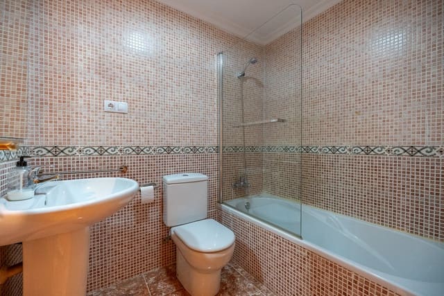 3 Zimmer Apartment zu verkaufen in Pinoso mit Pool - 170.000 € (Ref: 8895576)
