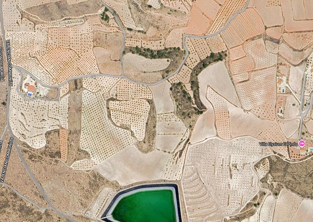 Grunde uden byggetilladelser til salg i Pinoso - € 99.950 (Ref: 8941853)