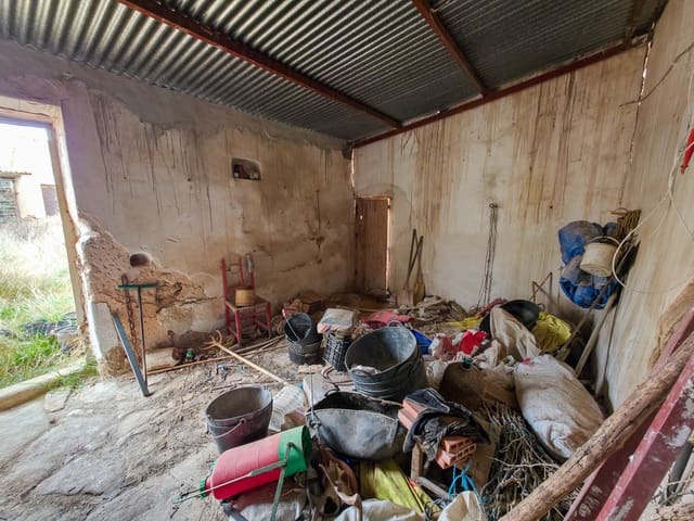 3 soveværelse Finca/Landehus til salg i Pinoso med swimmingpool - € 99.950 (Ref: 8941858)